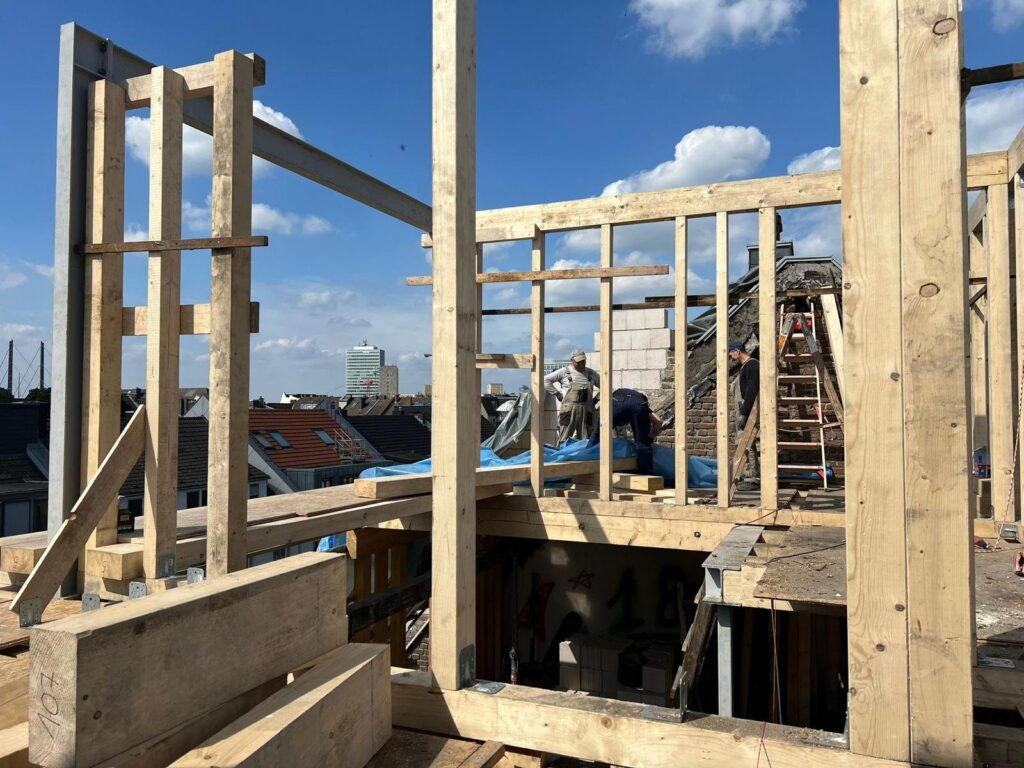 Holzkonstruktion im Rahmen eines Bestandsumbaus