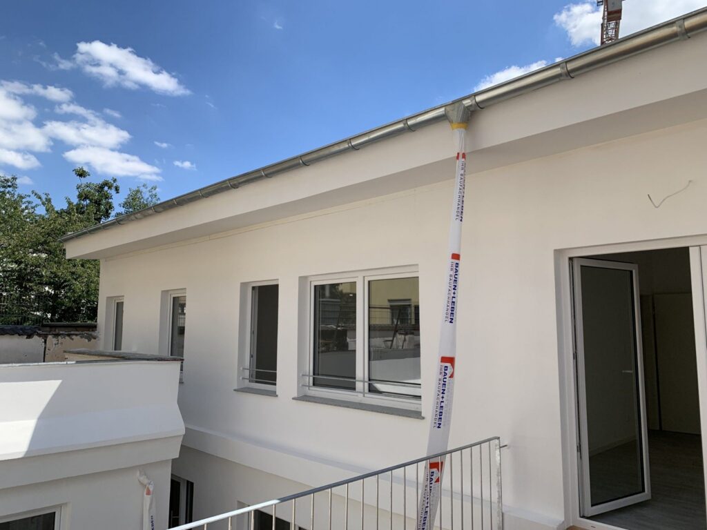 Modernisierte Fassade eines Bestandsgebäudes